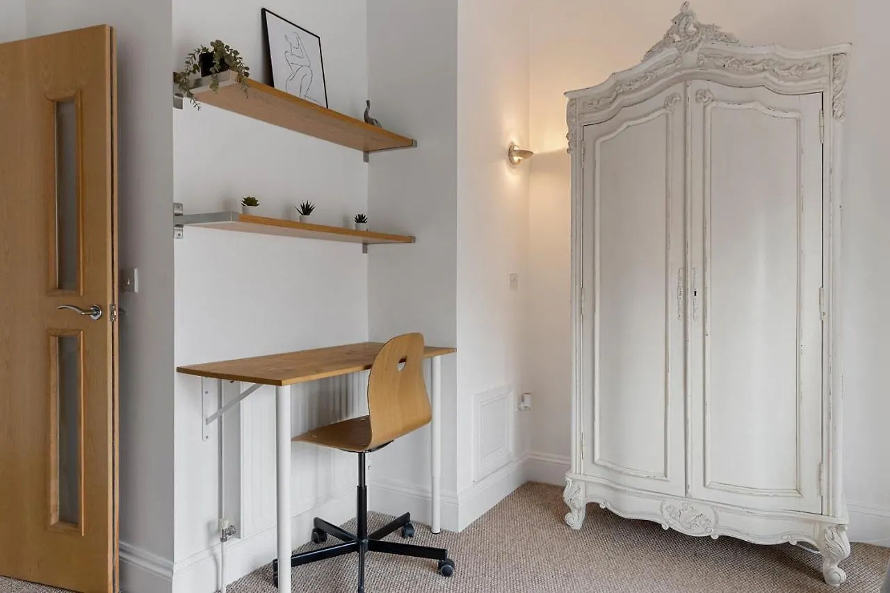 The Old Cooperage By Staytor Accommodation Exeter 0*,  Reino Unido